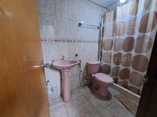 Townhouse En Venta Urb Prados De La Encrucijada - Las Palmas 25-5352 Gjg