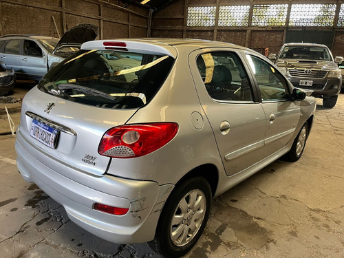 207 Compact Xs 1.4 Chocado En Marcha Andando