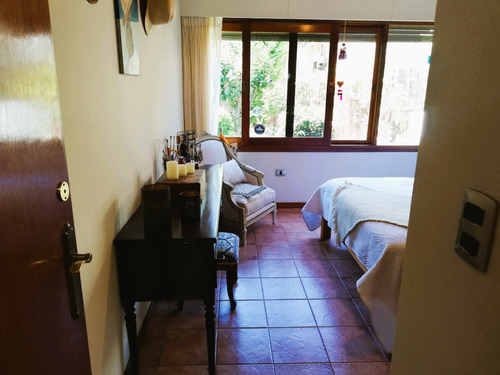 Venta - Piriápolis - Hermoso Chalet En Barrio Beaullieu Con Piscina - Ref 5893