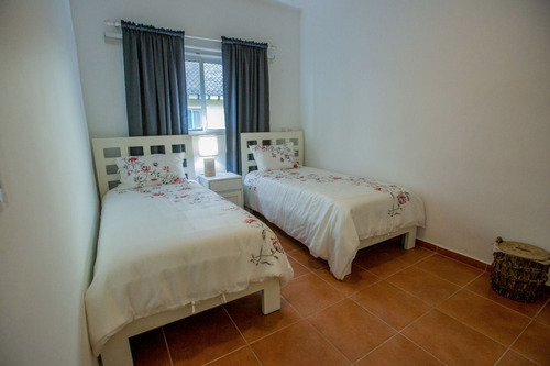 Apartamento Amueblado En Venta En Cocotal Golf & Country Club, Punta Cana, Club De Playa Y Campo De Golf