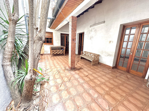 Casa Con Local En Venta De 5 Ambientes En Quilmes Oeste