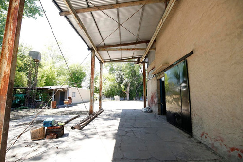 Galpón Con Casa De Caseros En Venta En La Plata