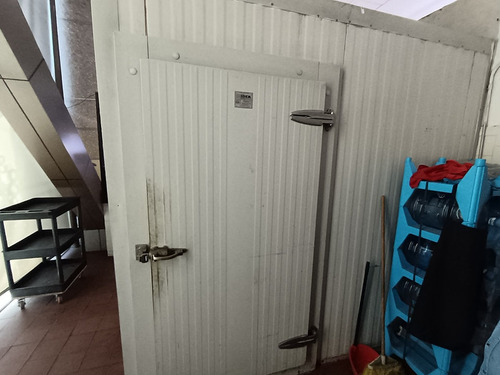 Cámara De Refrigeración Con Puertas De Cristal (seminueva) (Usado)
