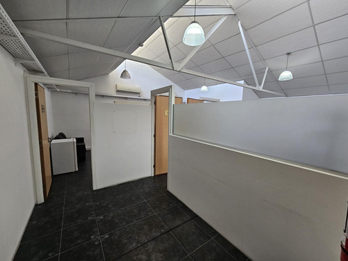Proximo Luis Alberto De Herrera Y Av Italia, 400 M2, Excelente Estado, Vigilancia 24 Hs, Estacionamiento , Amenities !!