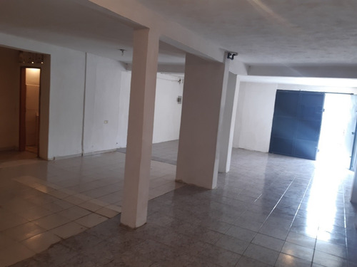 Imagen 3 de 10 de Alquilo Local Catia La Mar. La Atlantida. 150mts.