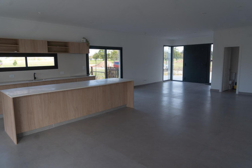 Oportunidad Venta Casa En Barrio Privado Saint Joseph