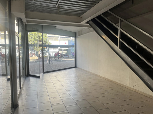 Arriendo Local Comercial  Metro Patronato