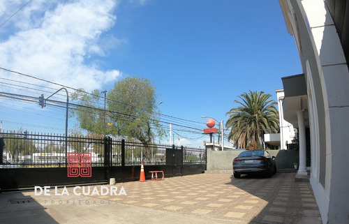 Amplia Propiedad Comercial (metro L06 - Estadio Nacional)