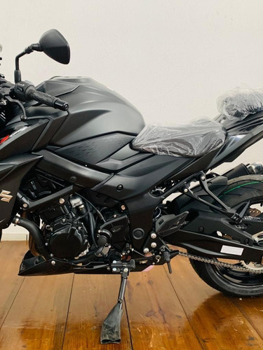 Imagem 20 de 22 de Suzuki Gsxs 750a 2022/2023 0km Preta Naked Sem Carenagem