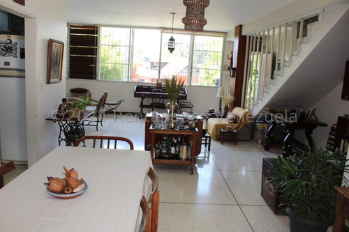 Bella Casa, En Alquiler. En Los Palos Grandes. 24-19487
