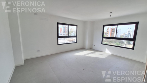 Departamento De Tres Ambientes En Venta, Morón.