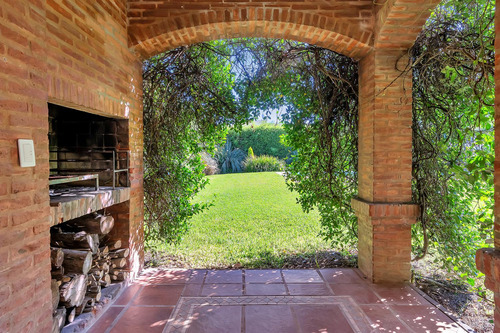 Casa En Excelente Ubicación A Solo Un Puente Del Peaje