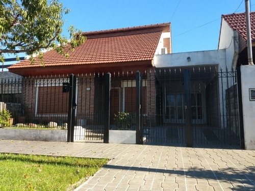 Venta Casa 4 Ambientes Con Parque En Morón