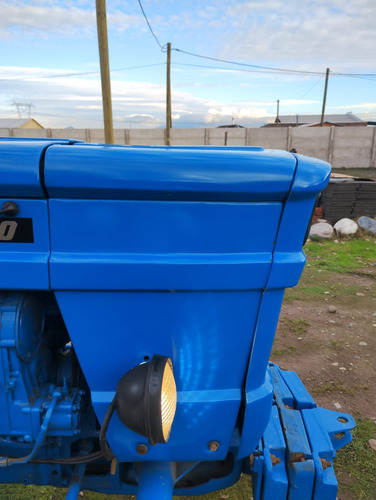 Tractor Universal 530, 3 Cilindros. Año 1986