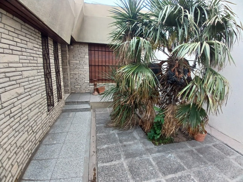Venta Amplia Casa 3 Dorm. Cutral Co, Neuquen Sobre Avenida Olascoaga Al Lado De Grido