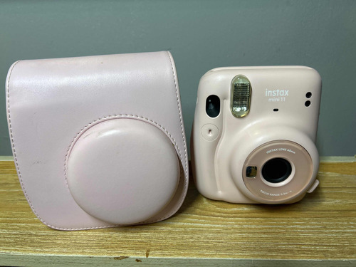 Cámara Instax Mini 11 Rosa Combo.(funda + Cartucho Incluido) (Usado)