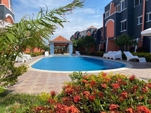 Imagen 14 de 15 de Century 21 Vende Excelente Townhouse