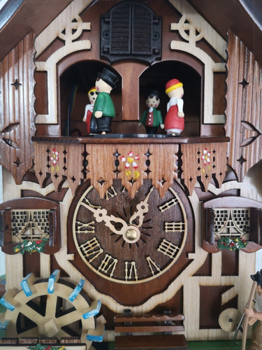Reloj Cucú M5400 Musical Números Romanos De Cuarzo Marrón Claro