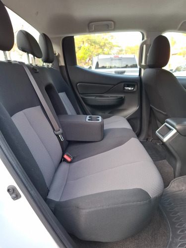 Mitsubishi L200 2.4 Cabina Doble 4x2 Mt