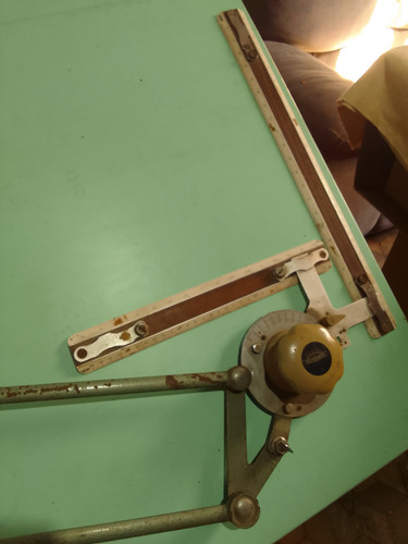 Mesa De Desenho Com Tecnigrafo Dutsmann E Jogo De Régua .