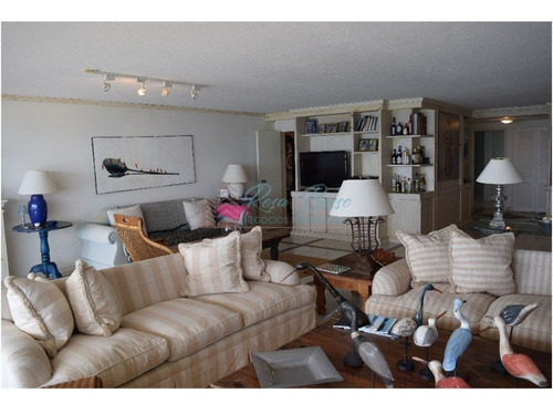 Apartamento En Brava, 3 Dormitorios *- Ref: 2144