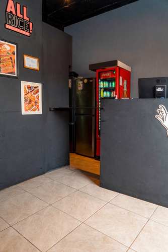 Sin Comisión, Casa Con 3 Locales Comerciales