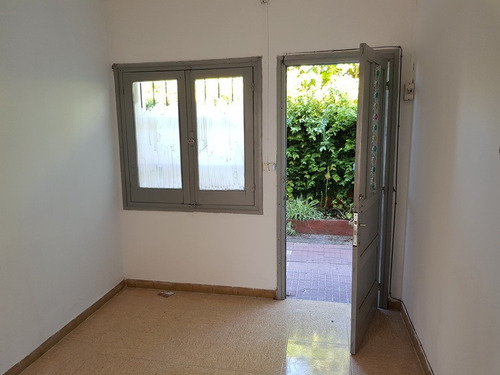 Apartamento De 1 Dormitorio C/patio En Solís Y 33