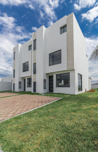 Imagen 2 de 14 de Venta De Casa C/alberca, Jardines, Pet Park, Gimnasio