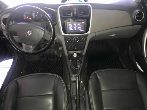 Imagem 8 de 9 de Renault Logan 2015 1.0 16v Expression Hi-flex 4p
