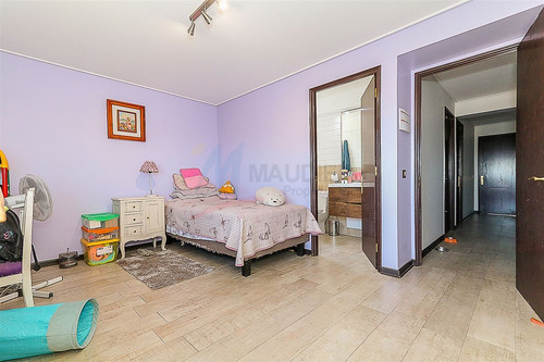 Con Vista Panorámica De 360°, Completamente Remodelado.