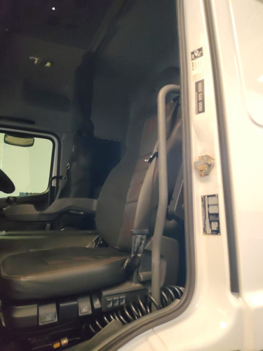 Imagem 7 de 12 de Mercedes Benz Atego 2430 2020 6x2 Automático Completo Baú