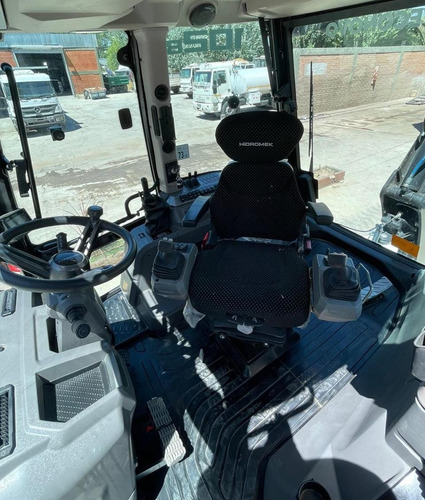 Retroexcavadora Hmk 102b 4x4 Nqnmaq