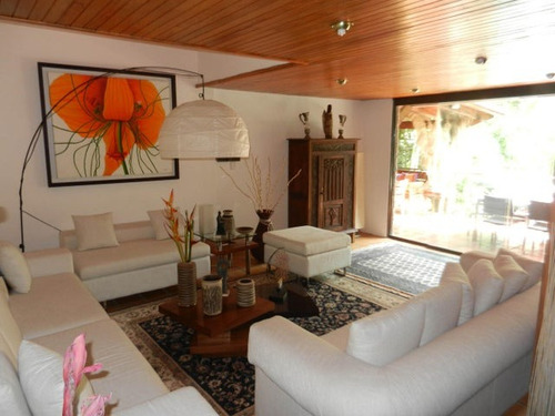 Preciosa Casa Totalmente Amoblada, En Alquiler. En Los Palos Grandes. 24-12236