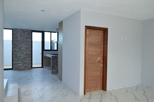 Casa C/recámara En Planta Baja, Los Almendros, Zapopan.