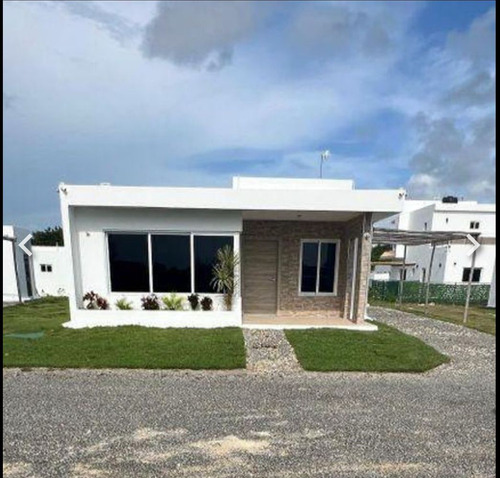 Se Vende Hermosa Villa En Residencial Veron Punta Cana Rd
