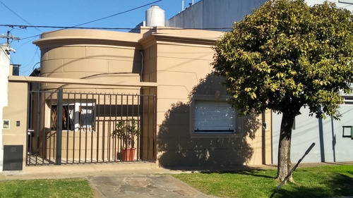 Imagen 11 de 14 de Casa En Tolosa. 5 Dormitorios Parque Pileta Reciclada