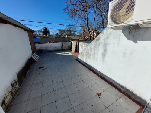 Casa De 4 Habitaciones Con Cochera + Todos Los Servicios