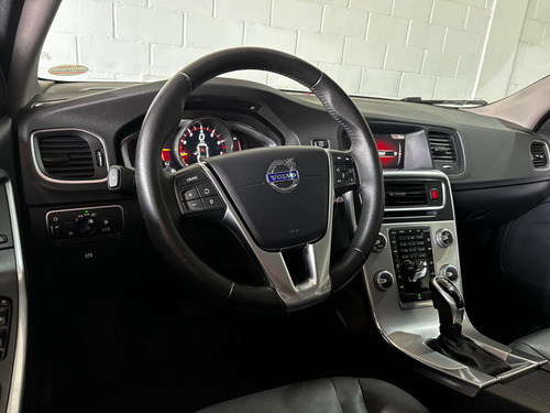 Volvo V60 2.0 T4 Momentum Drive-e 5p