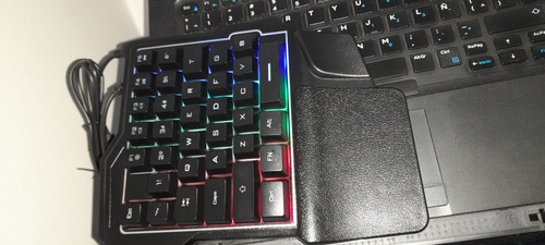 Imagen 2 de 3 de Teclado Gamer Mecánico Modelo K7 - St
