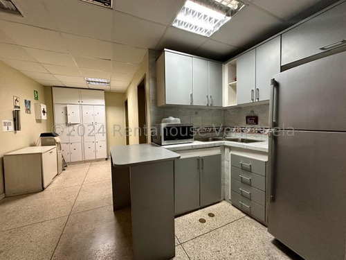 Edificio En Venta En El Limón Av Universidad Maracy Db 24-15246