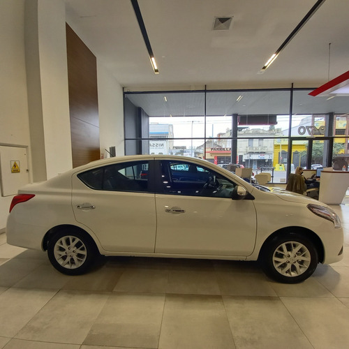 Imagen 4 de 14 de Nissan Versa 1.6 V-drive Mt