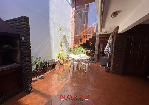 Venta Casa 5 Ambientes Barrio Naon Mataderos