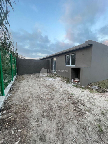 Casa En Alquiler Tres Dormitorios En Complejo Acacias