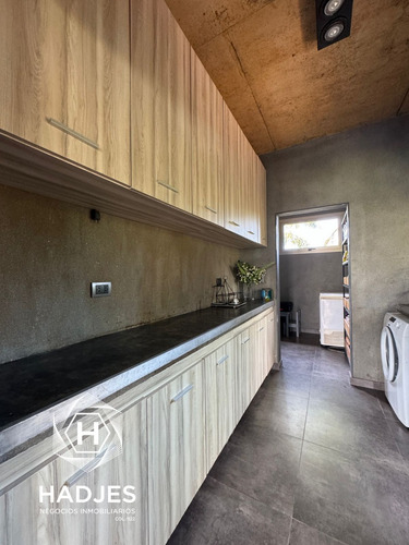 Casa En Venta, Nuevo Quilmes Moderna Con Piscina A La Laguna