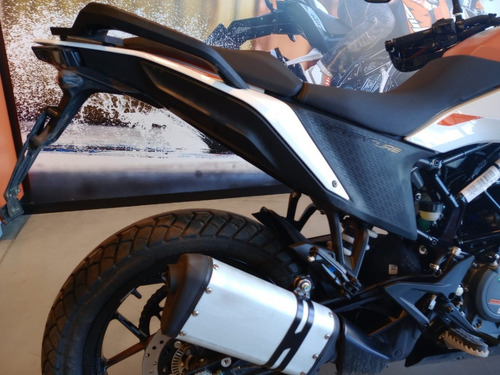 Imagen 11 de 22 de Motocicleta Ktm Adventure 250 2023 0km Blanca Con Naranja