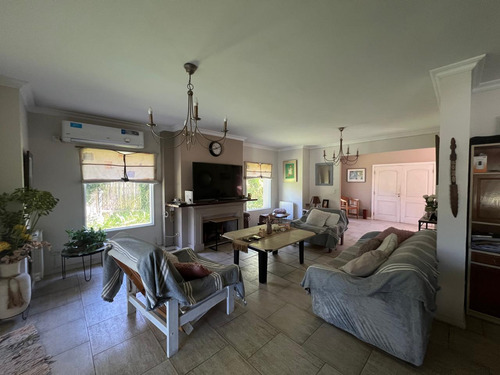 Casa En Venta 5 Dormitorios Jazmines Pilar Del Este Apta Credito