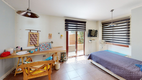 Casa En Venta En Condominio De 4 Dormitorios 4 Baños 2 E