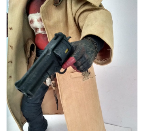 Boneco Hellboy Mezco 2008 ( Ver Fotos ) (Usado)