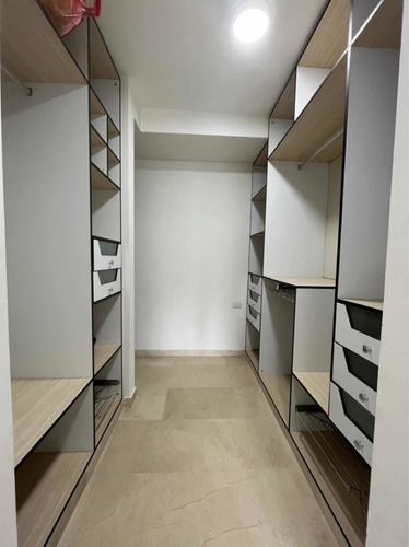 Imagen 25 de 27 de Apartaneto En Alquiler Con Pisicna En San Cristobal Amoblado