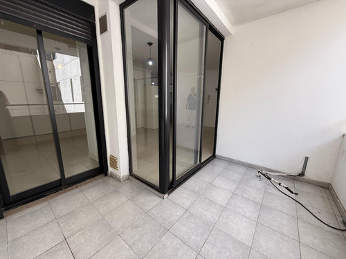 Departamento En Venta En Nueva Córdoba, 1 Dormitorio Con Balcón, Apto Credito, Desocupado